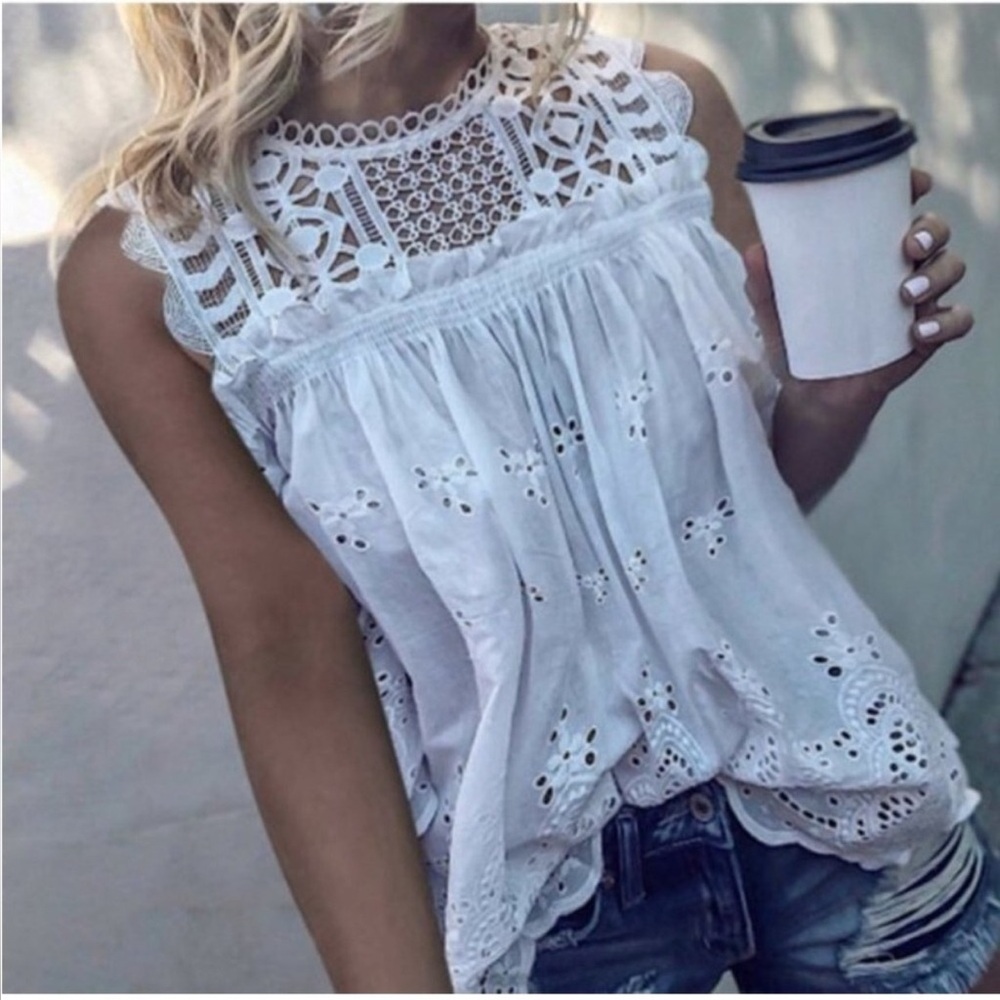 NWOT White Eyelet Lace Sleeveless Top Size Small